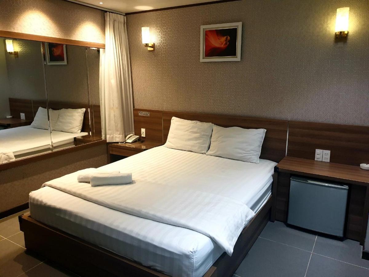 Reddoorz Premium Cloud 9 An Nhon Hotel Πόλη Χο Τσι Μινχ Εξωτερικό φωτογραφία